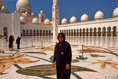 Abu Dhabi hat die drittgröße Moschee der Welt, die Schaich-Zayid-Moschee. Sie bietet Platz für 40 000 Gläubige