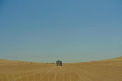 Fahrt durch den Wüstensand
