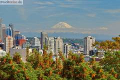 Seattle, Skyline mit Mt. Rainier - Washington, USA